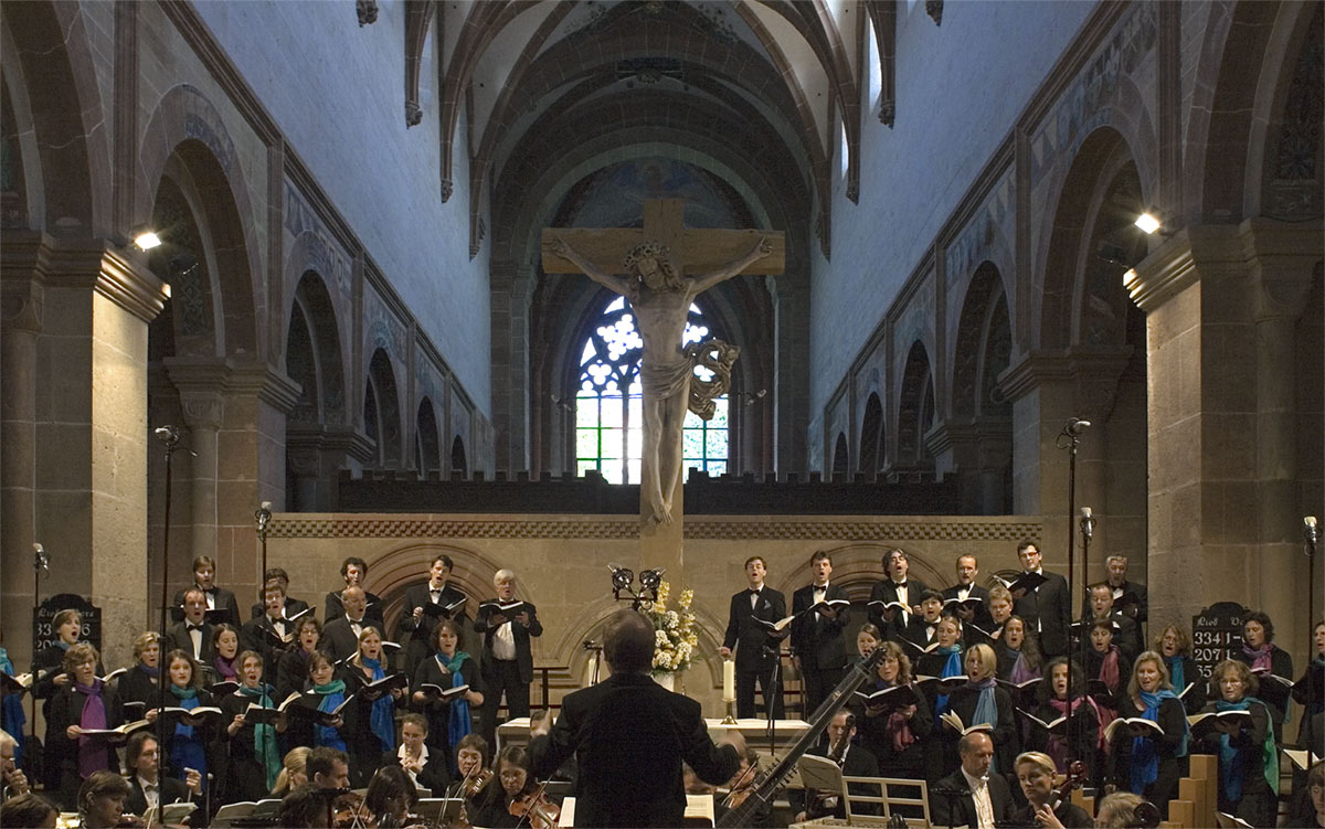 Der Maulbronner Kammerchor in der Aufführung des Messias in der Basilika des Klosters Maulbronn 2005